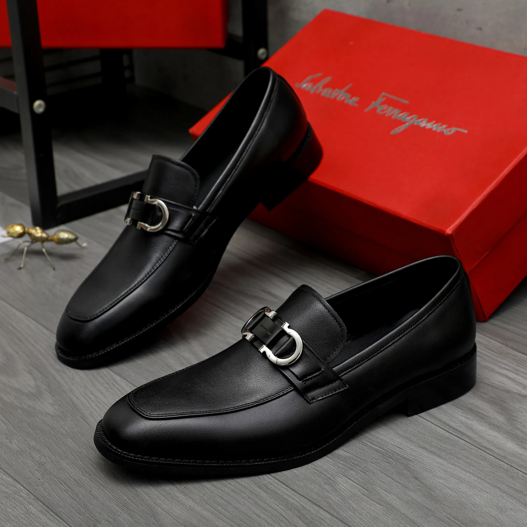 Men's shoes 💰420 Product trademark: Ferragamo " Ferragamo ] Business slip-on leather shoes Regular size: 39-45 (38.46 custom-made, non-refundable) Product materials: Selected high-quality cowhide upper, sheepskin lining, original rubber outsole